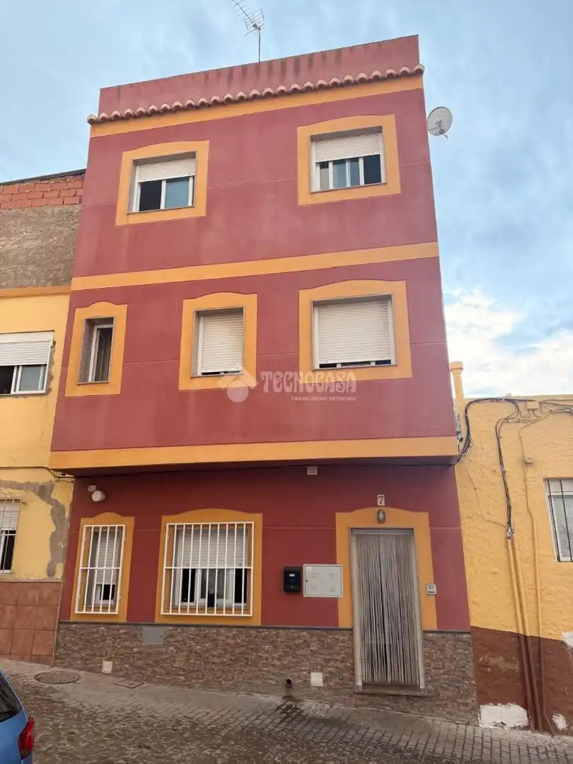 Vista exterior de Casa adosada en venda en Adra amb Terrassa