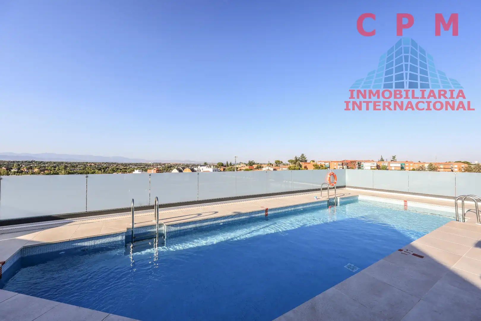 Swimming pool of Flat for rent in Pozuelo de Alarcón  with Air Conditioner, Heating and Parquet flooring