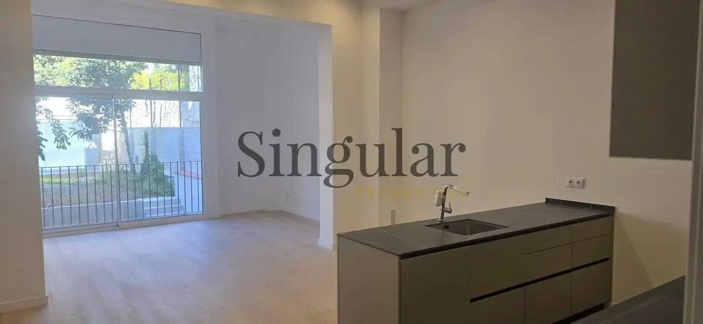 Habitación de Dúplex en venta en Barcelona con Aire acondicionado, Calefacción y Jardín privado
