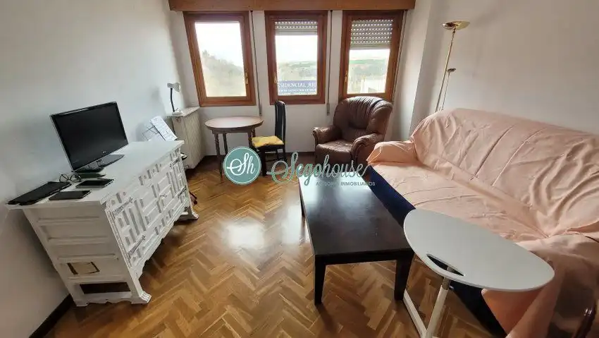 Bedroom of Flat for rent in Segovia  with Heating, Parquet flooring and Terrace