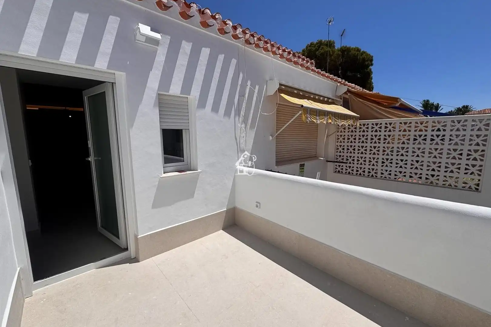 Terrasse von Einfamilien-Reihenhaus zur Miete in Orihuela mit Klimaanlage, Terrasse und Abstellraum