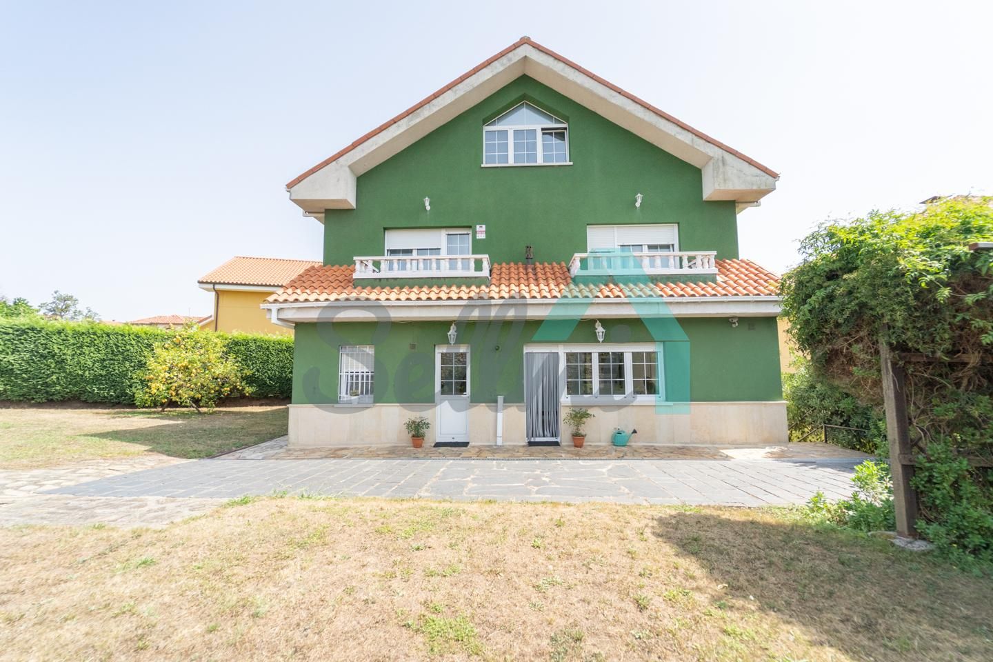 Vista exterior de Casa o xalet en venda en Avilés amb Calefacció, Jardí privat i Parquet