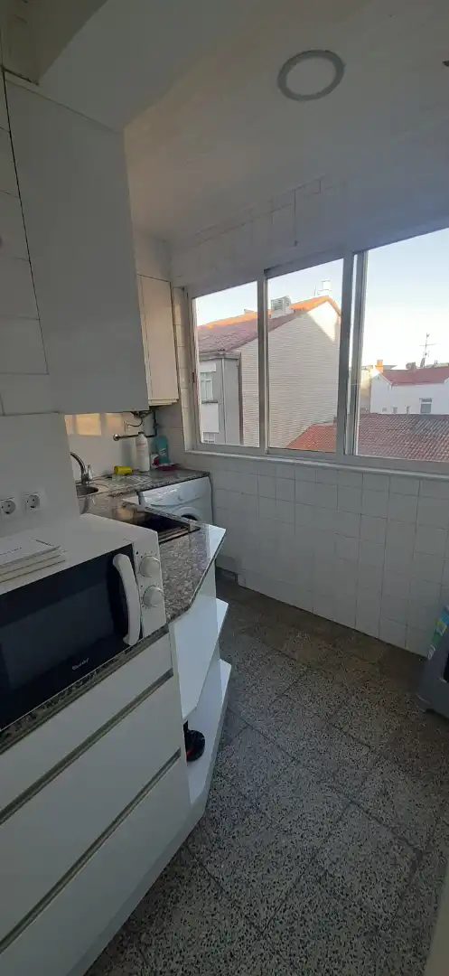 Cuina de Pis de lloguer en Santiago de Compostela  amb Calefacció, Parquet i Forn