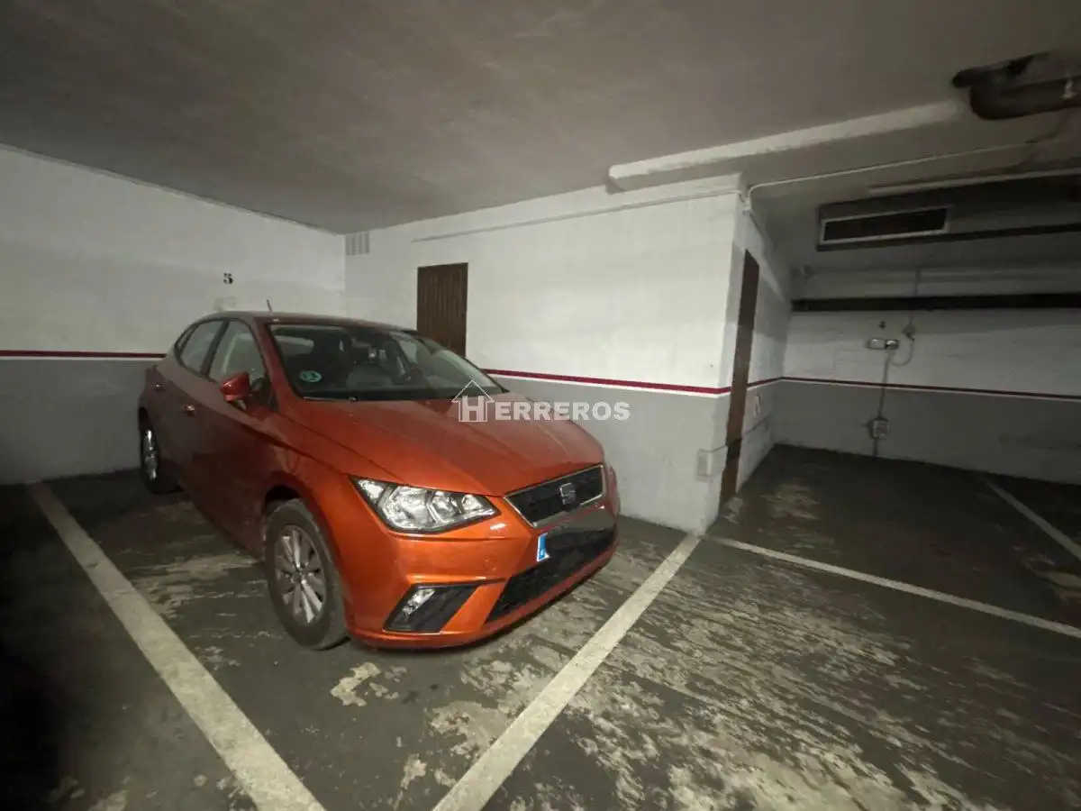 Parking de Piso en venta en  Logroño con Calefacción, Parquet y Trastero