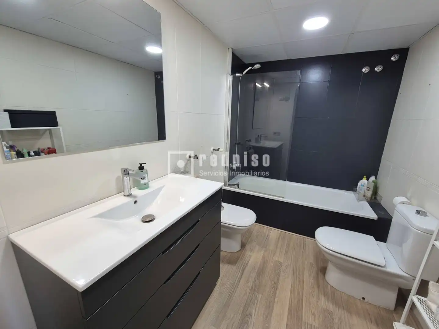 Bathroom of Flat for sale in Castellón de la Plana / Castelló de la Plana  with Air Conditioner, Heating and Storage room