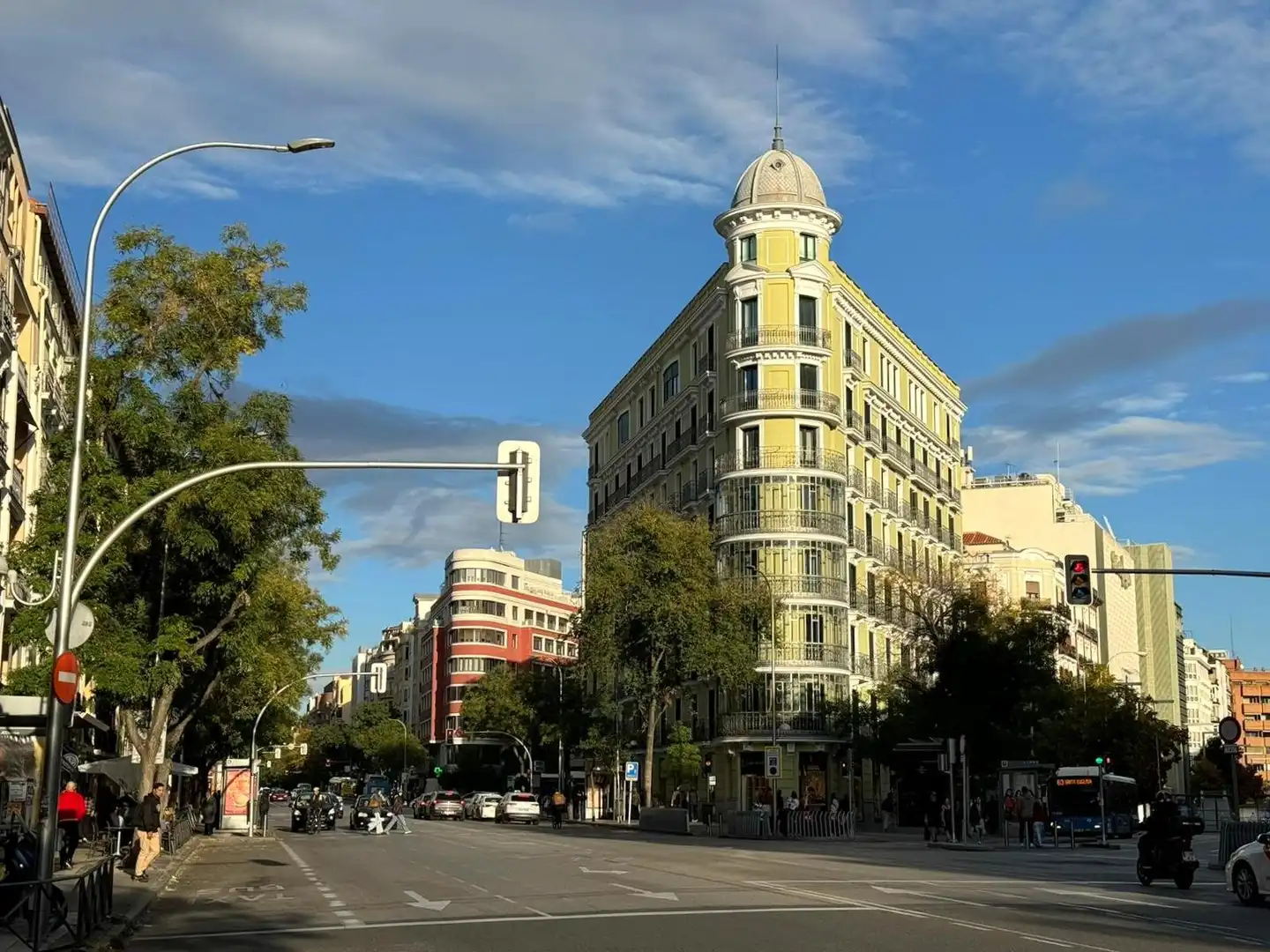 Vista exterior de Piso en venta en Madrid con Calefacción, Parquet y Trastero