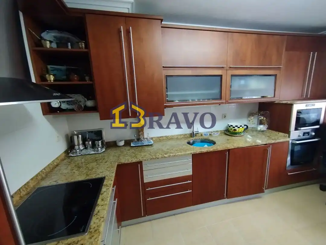 Cocina de Casa adosada en venta en Medina de Pomar con Calefacción, Jardín privado y Terraza