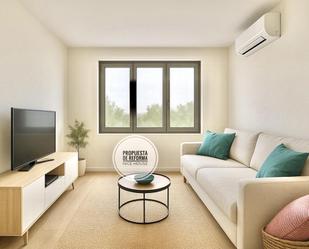 Living room of Flat for sale in  Madrid Capital  with Air Conditioner and Balcony