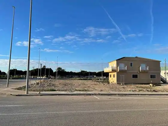 Terreno industrial en venta en Orihuela