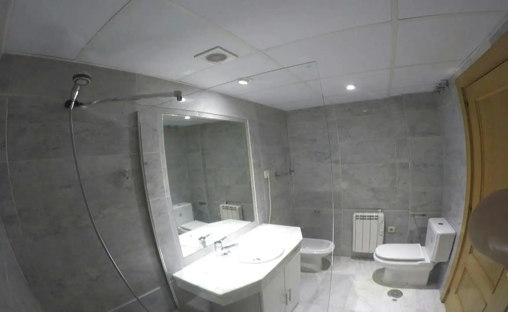 Bathroom of Flat for rent in Madrid  with Heating, Furnished and Washing machine