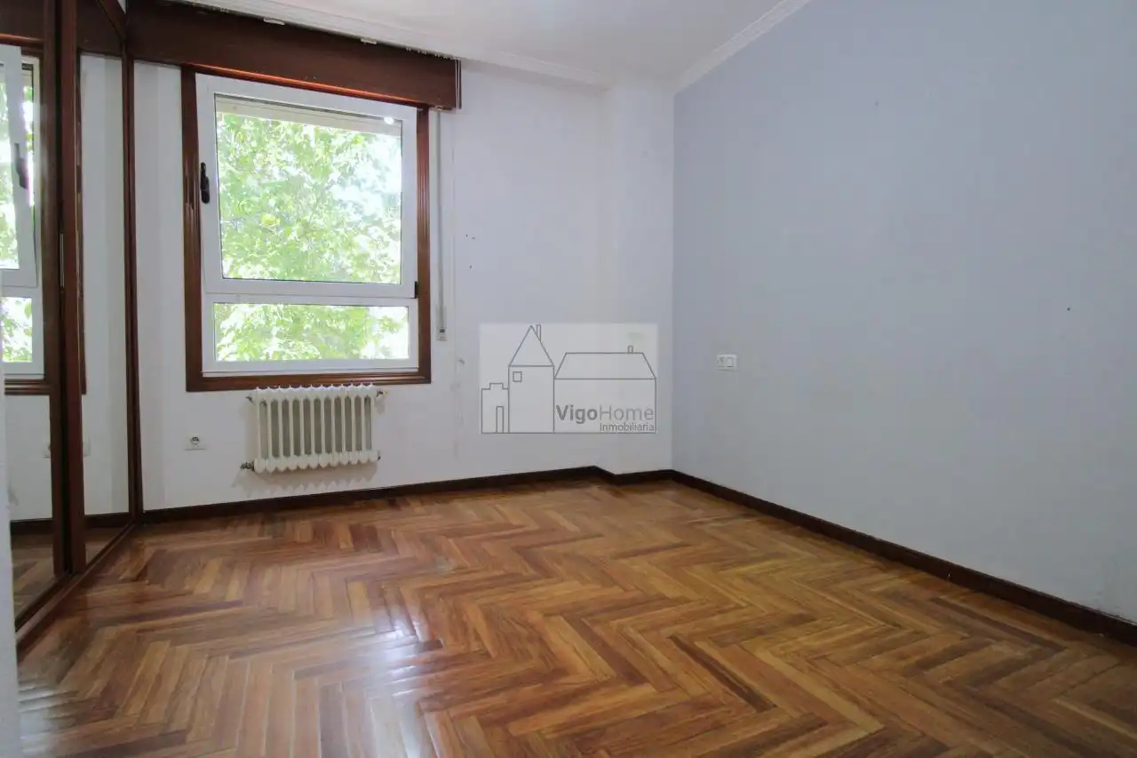 Bedroom of Flat for rent in Vigo   with Heating, Parquet flooring and Storage room