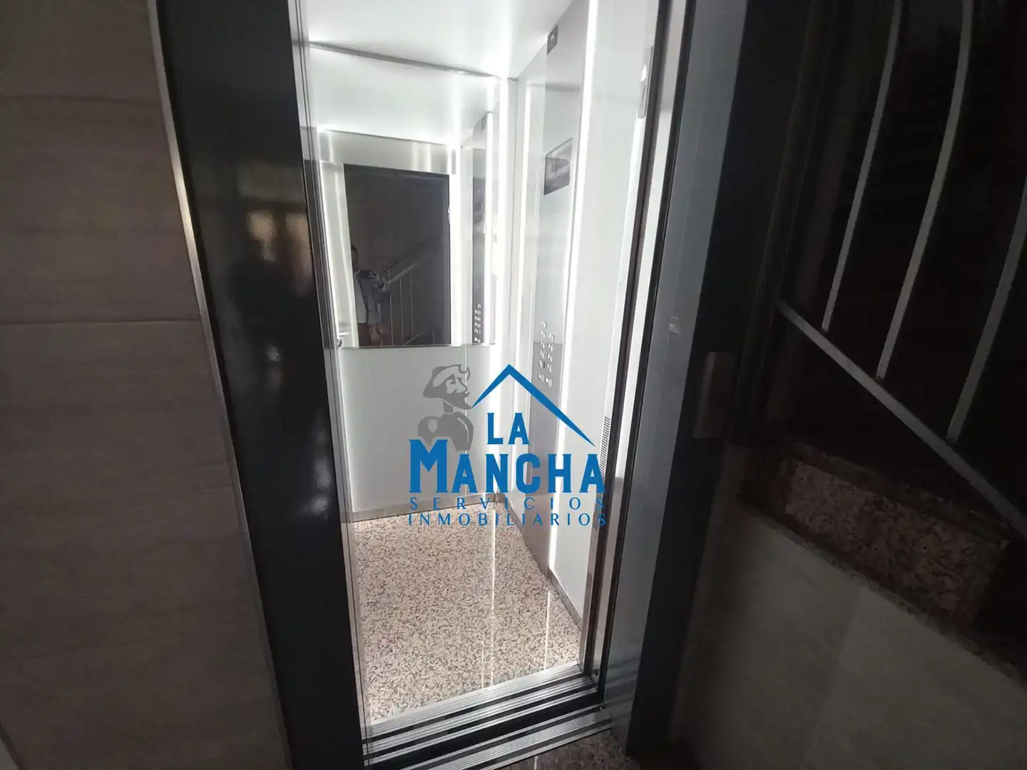 Piso en venta en Albacete con Balcón