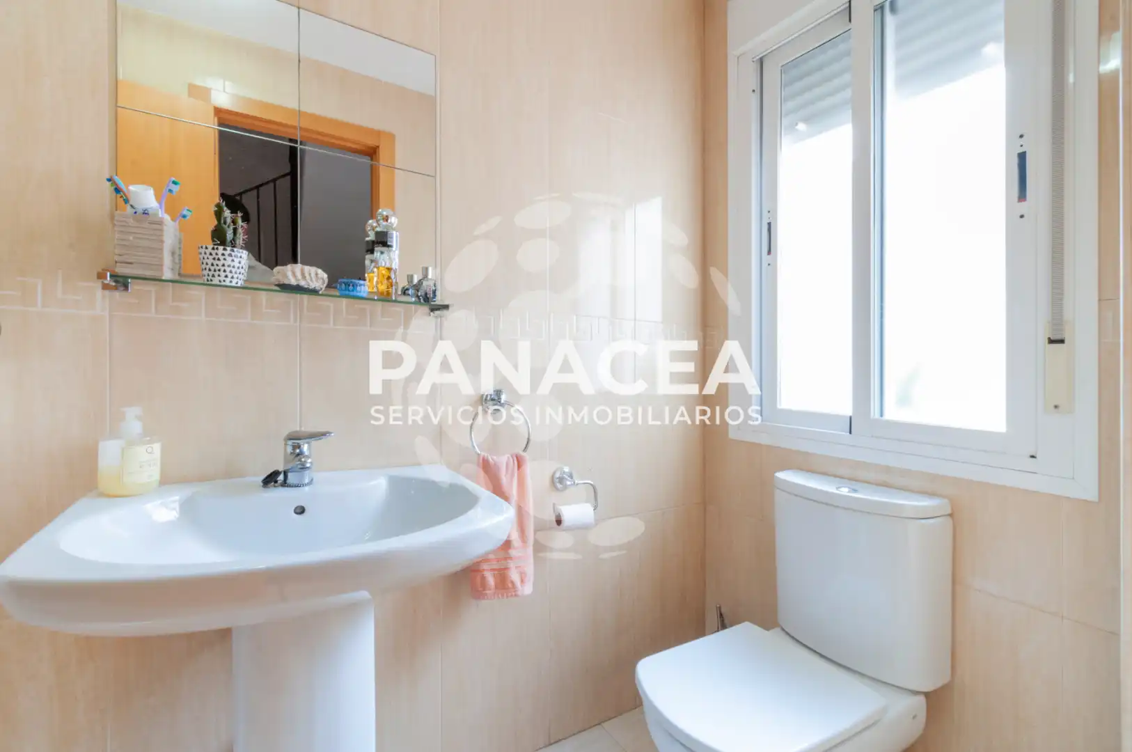 Casa adosada en venta en Albuñol con Jardín privado, Terraza y Amueblado