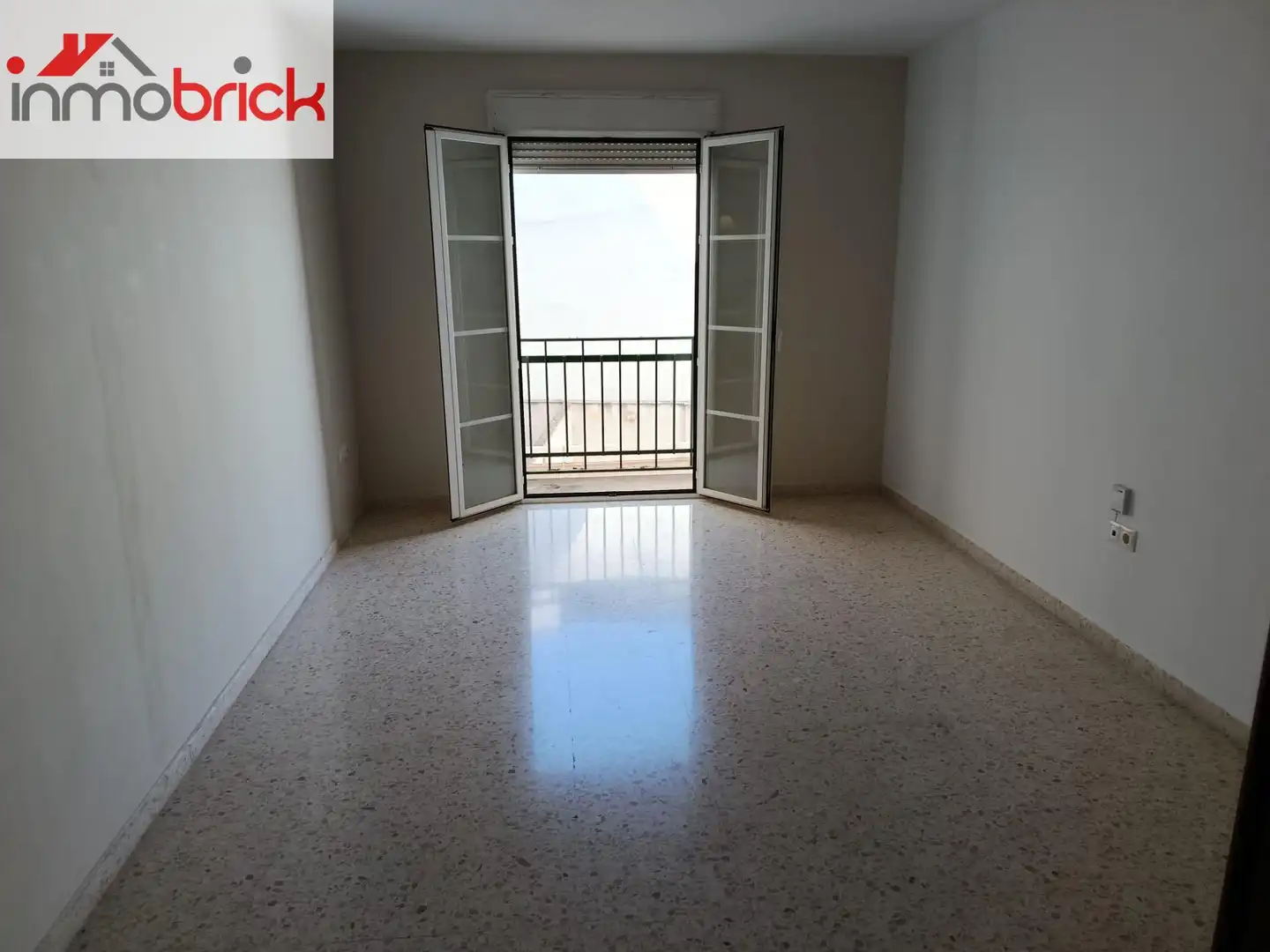 Flat with lift for sale in San Francisco