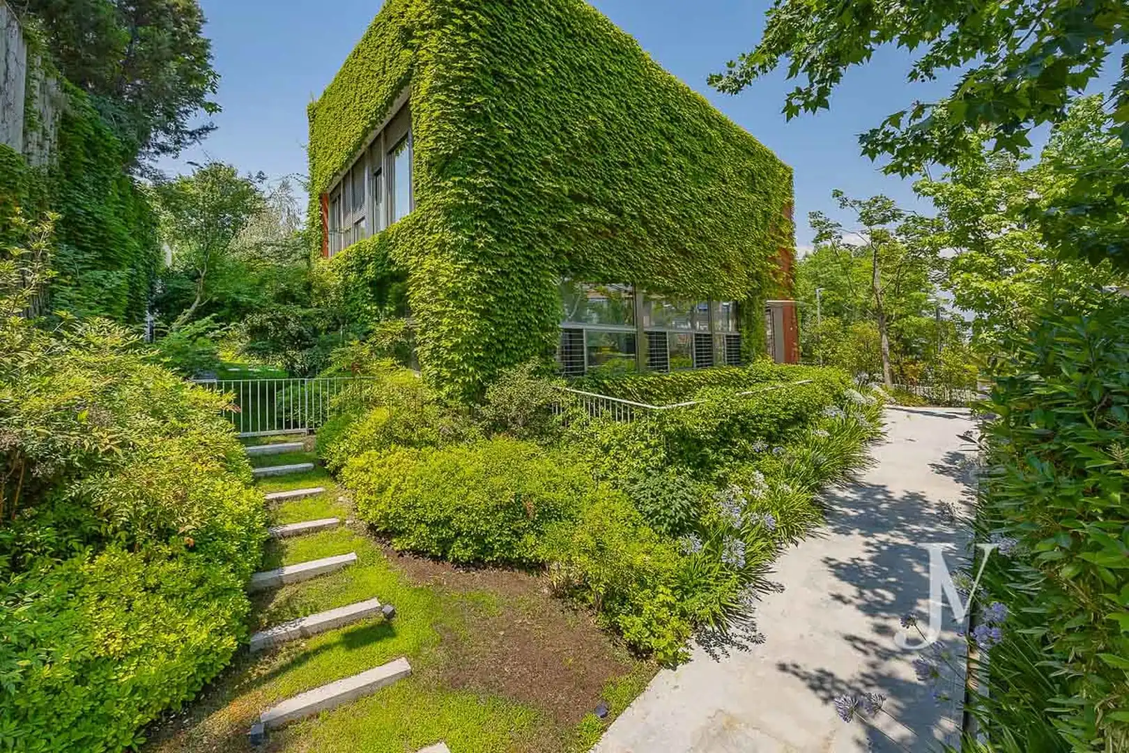 Vista exterior de Casa o chalet en venta en Madrid con Aire acondicionado, Calefacción y Jardín privado