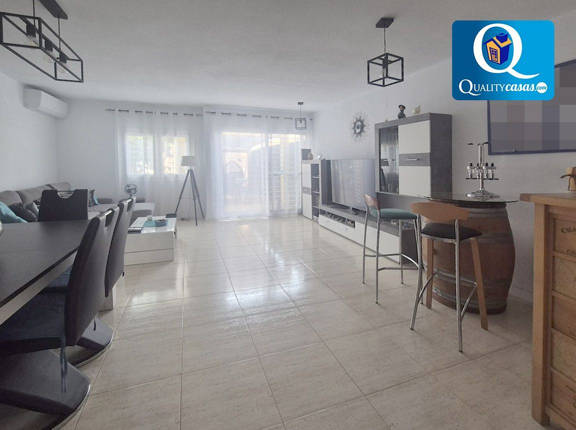 Vista exterior de Casa o chalet en venta en Sant Joan d'Alacant con Aire acondicionado, Terraza y Piscina comunitaria