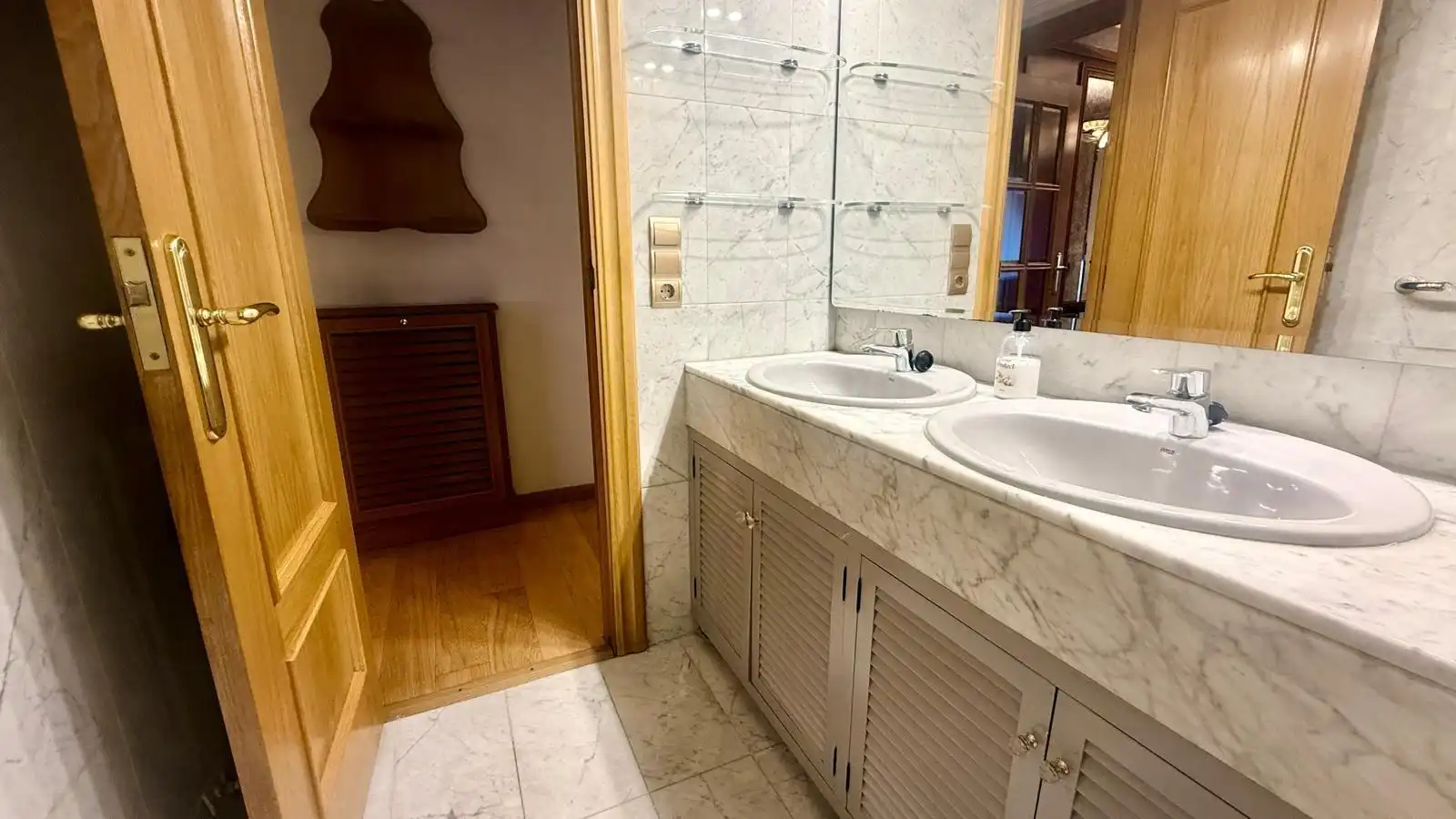 Bathroom of Flat for rent in Zaragoza  with Air Conditioner, Heating and Parquet flooring