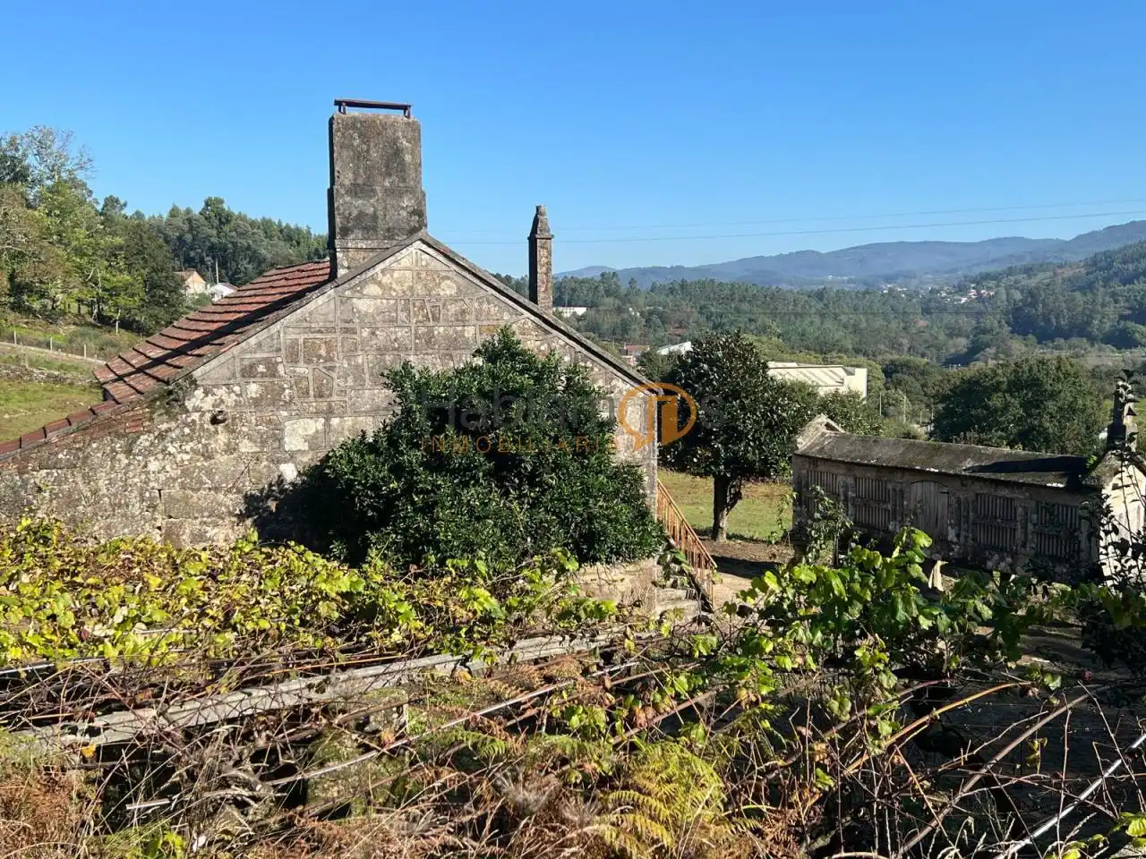 Finca rústica en venda en Pontevedra Capital  amb Jardí privat, Terrassa i Traster