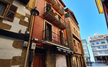 Vista exterior de Àtic en venda en Zarautz amb Calefacció