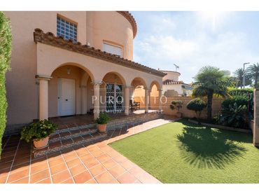 Casa con jardín en venta en Calle GARROFERS
