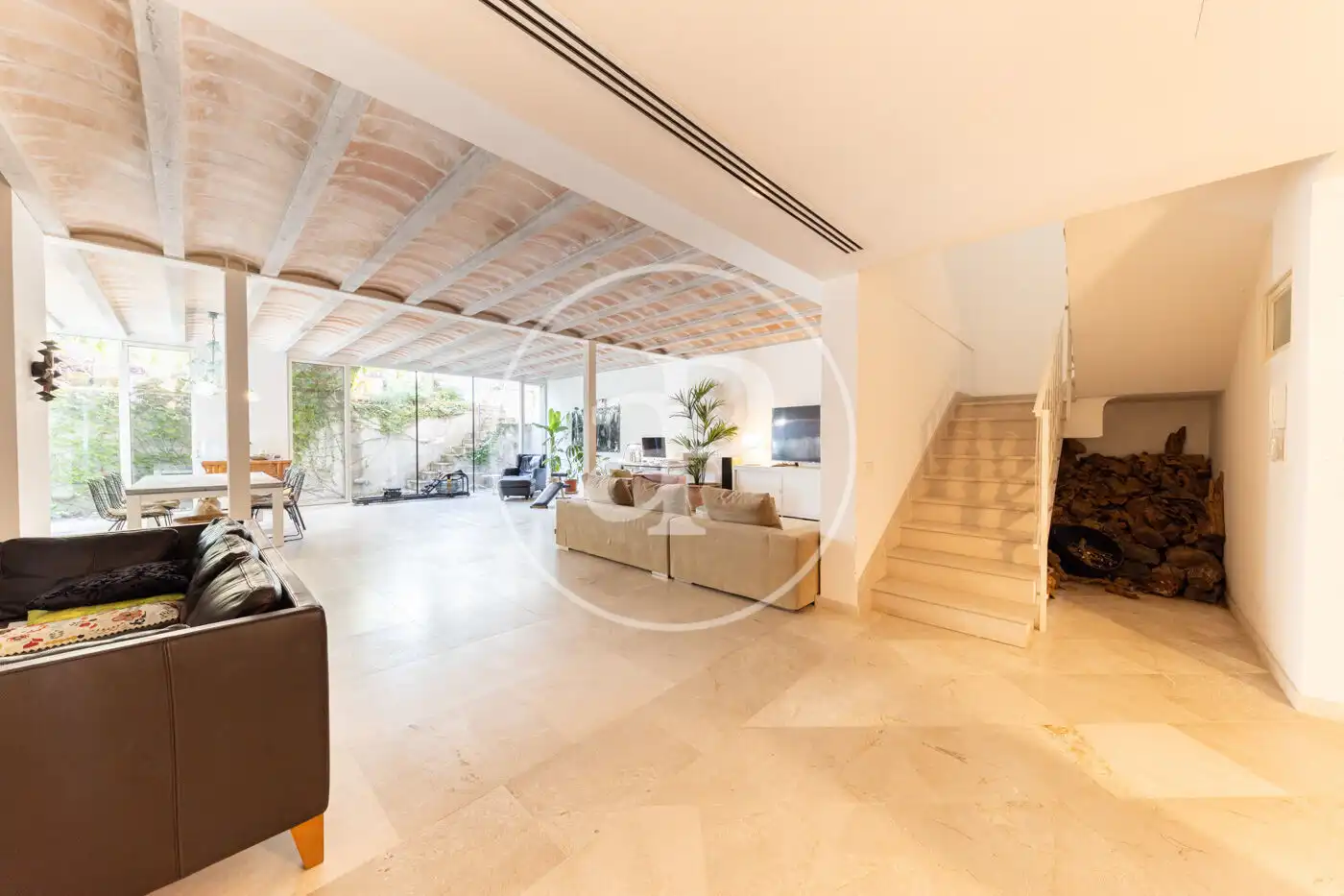 Wohnzimmer von Einfamilien-Reihenhaus zum Verkauf in  Palma de Mallorca mit Klimaanlage, Heizung und Privatgarten