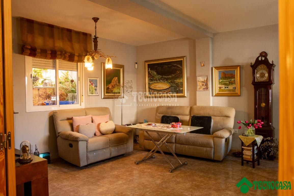 Casa adosada en venta en C. Mezquita de Cordoba