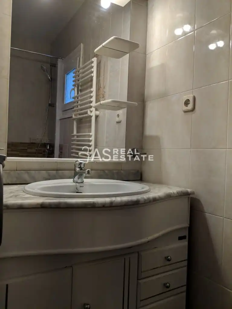 Bathroom of Attic for sale in Rubí  with Air Conditioner, Terrace and Furnished