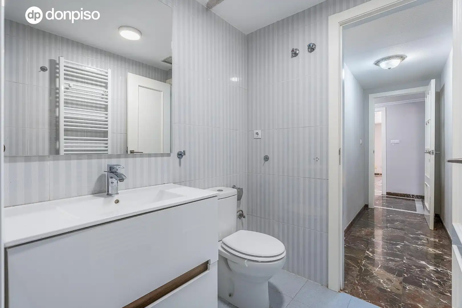 Baño de Piso en venta en Granada con Aire acondicionado, Calefacción y Terraza
