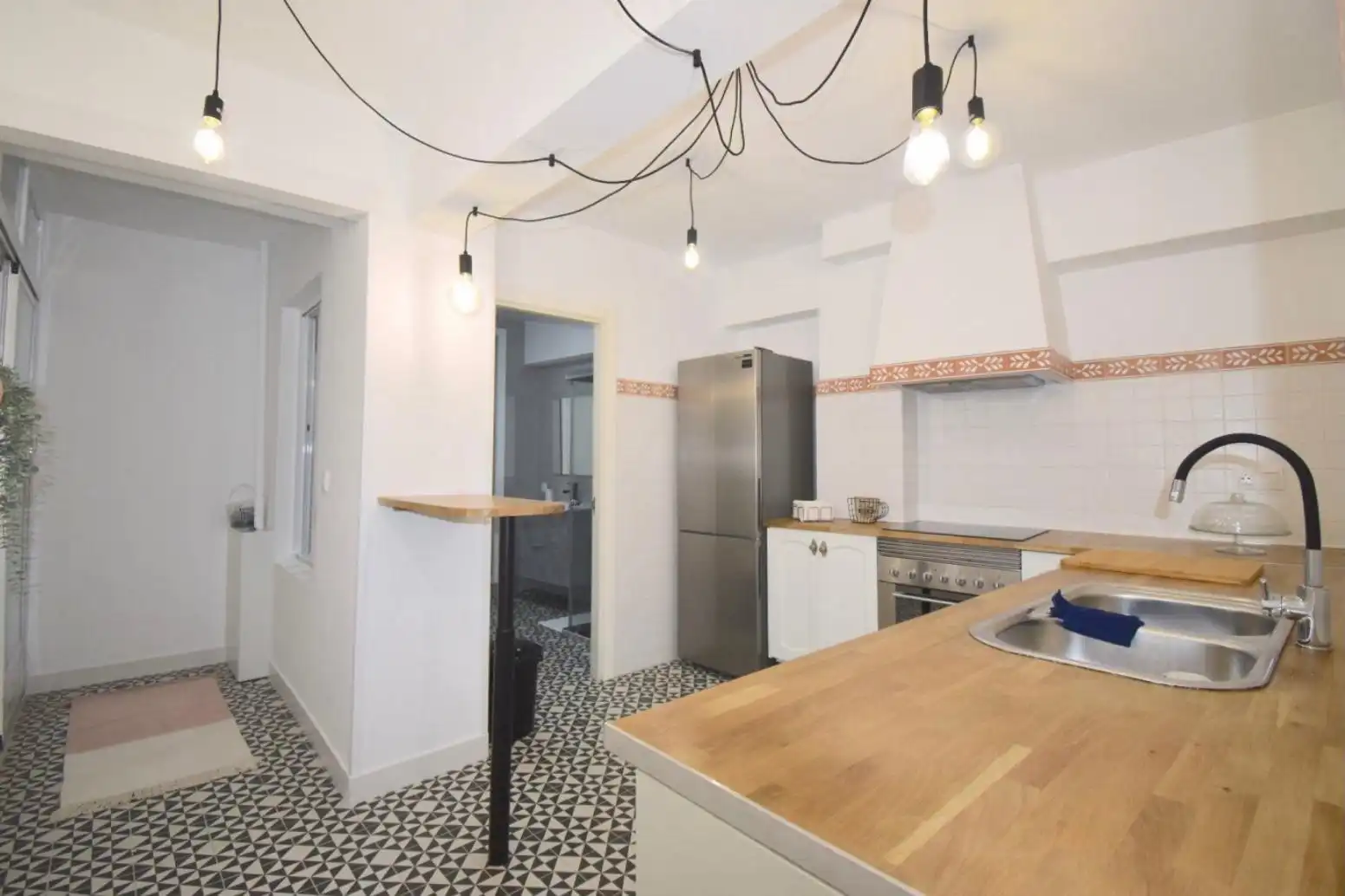 Ground floor for rent in Mercado