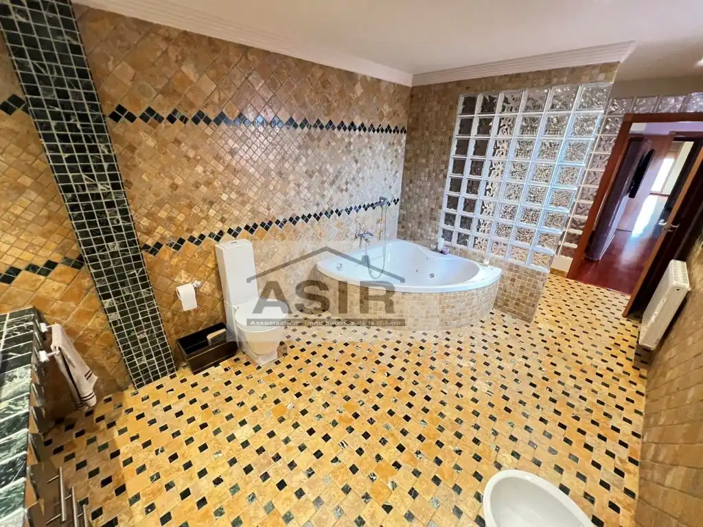 Bany de Casa o xalet en venda en Carcaixent amb Aire condicionat, Terrassa i Piscina