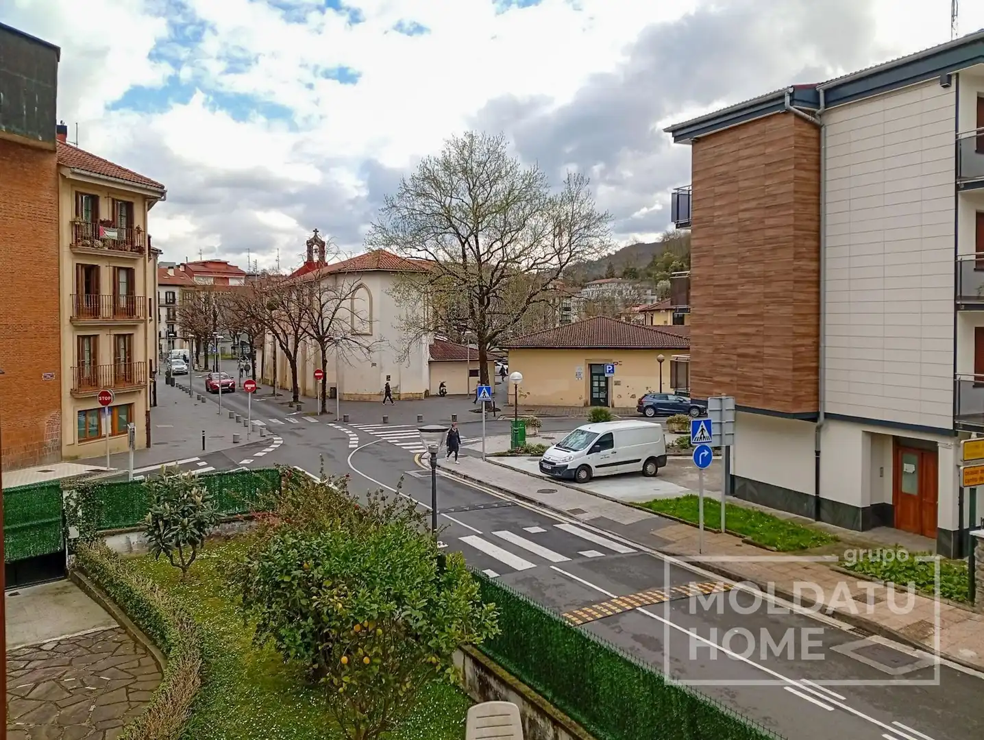 Vista exterior de Casa o xalet en venda en Irun  amb Calefacció, Jardí privat i Traster