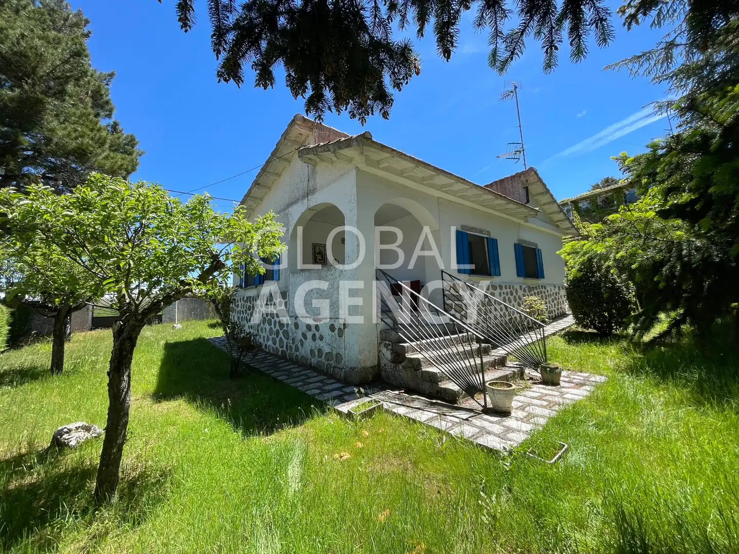 Außenansicht von Haus oder Chalet zum Verkauf in Herradón de Pinares mit Heizung, Privatgarten und Terrasse