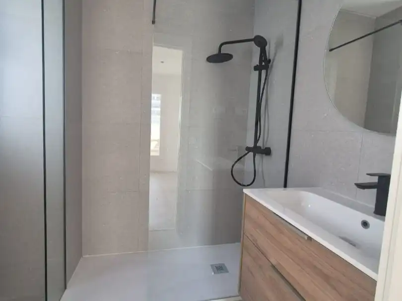 Baño de Piso en venta en  Madrid Capital con Aire acondicionado y Terraza
