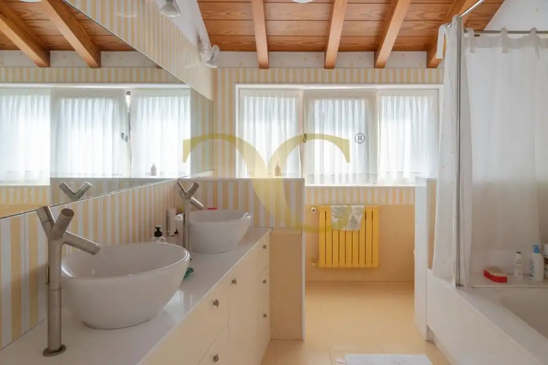 Baño de Casa o chalet en venta en Santa Cruz de Bezana con Aire acondicionado, Calefacción y Jardín privado