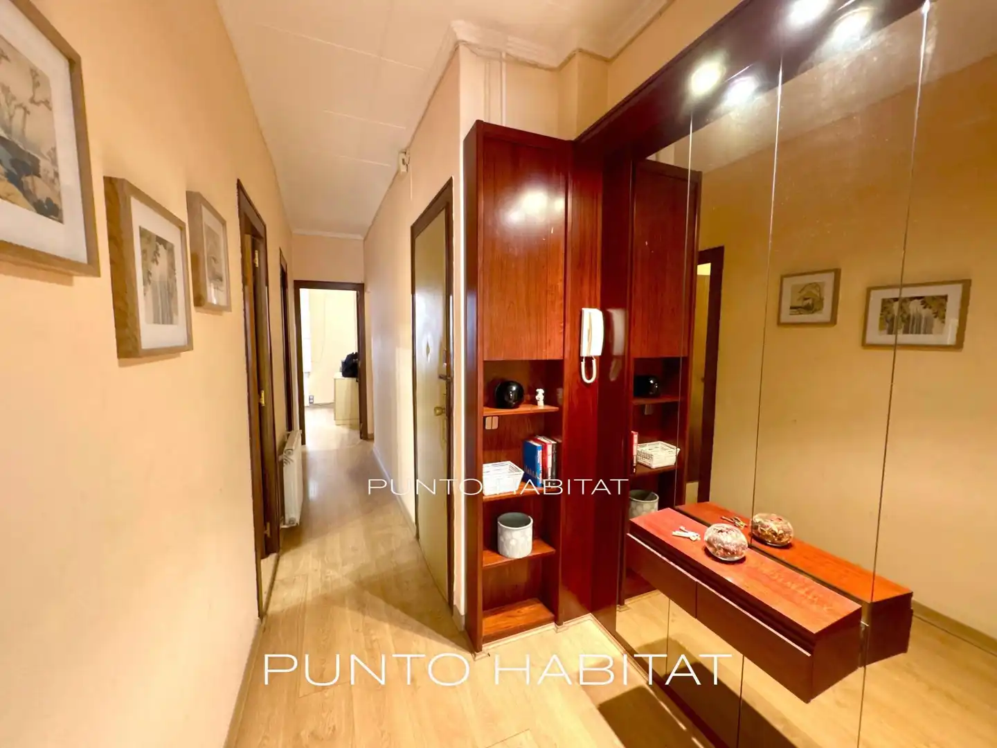 Flat for sale in Barcelona  with Air Conditioner, Heating and Parquet flooring