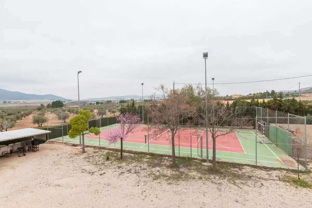 Vista exterior de Casa o xalet en venda en Yecla amb Aire condicionat, Calefacció i Jardí privat