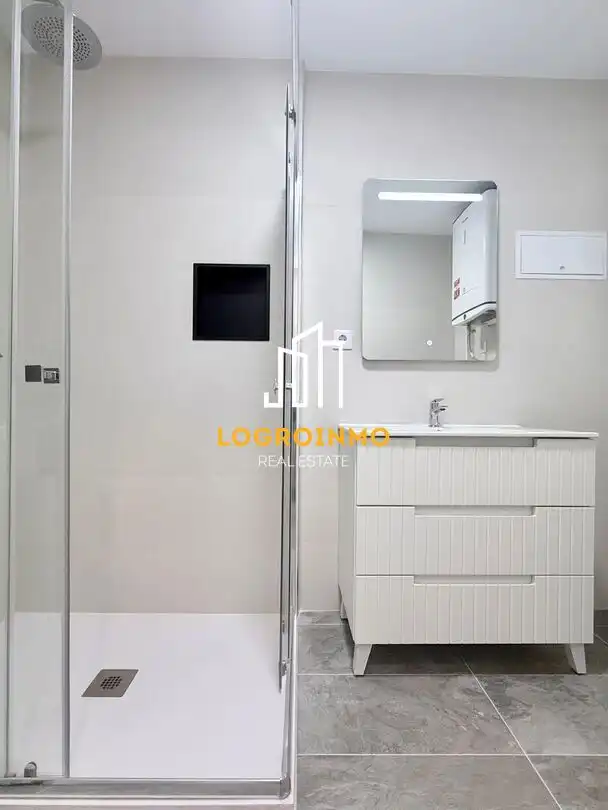 Baño de Piso en venta en  Logroño con Aire acondicionado, Calefacción y Parquet