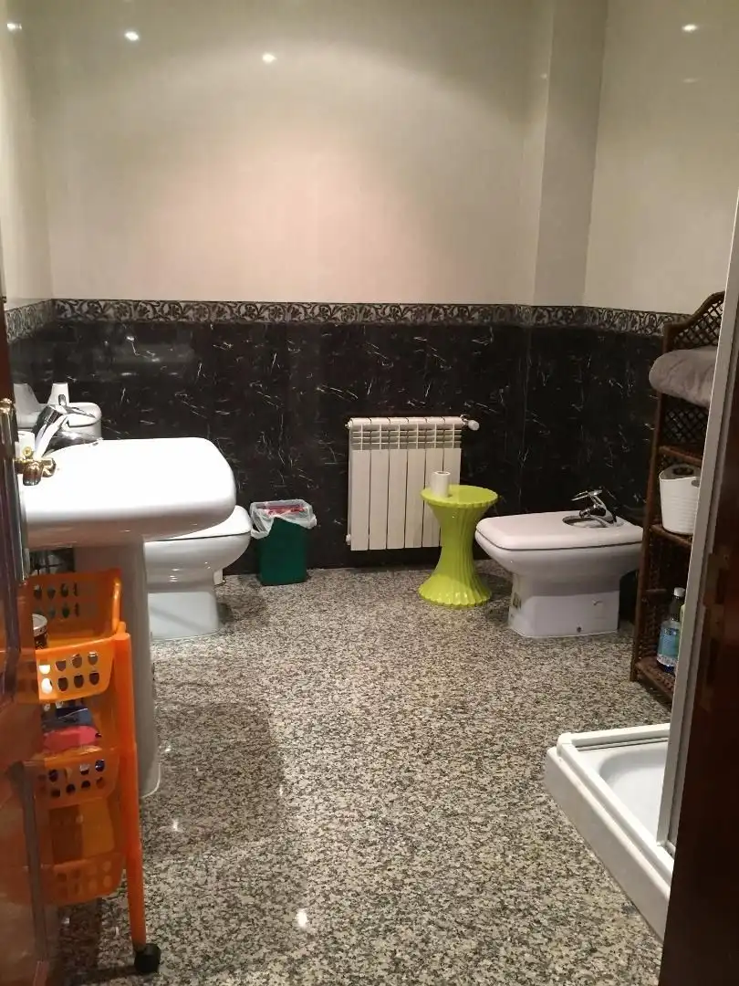 Badezimmer von Dachboden zur Miete in Ferrol mit Heizung, Parkett und Terrasse