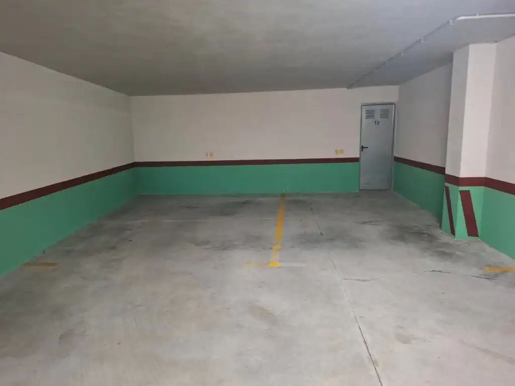 Parking de Piso en venta en Burela con Calefacción, Trastero y Amueblado