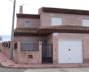 Vista exterior de Casa o xalet en venda en Hormigos amb Jardí privat