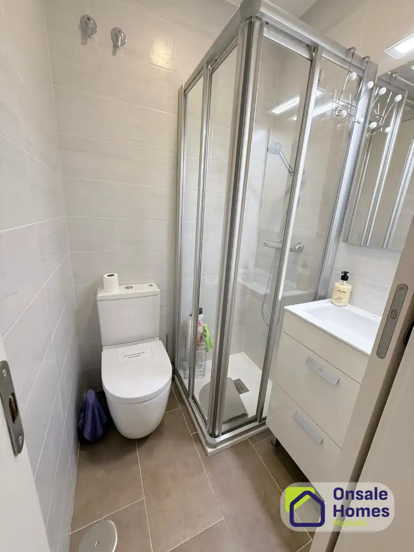 Baño de Casa adosada de alquiler con opción a compra en Marbella con Terraza, Amueblado y Piscina comunitaria