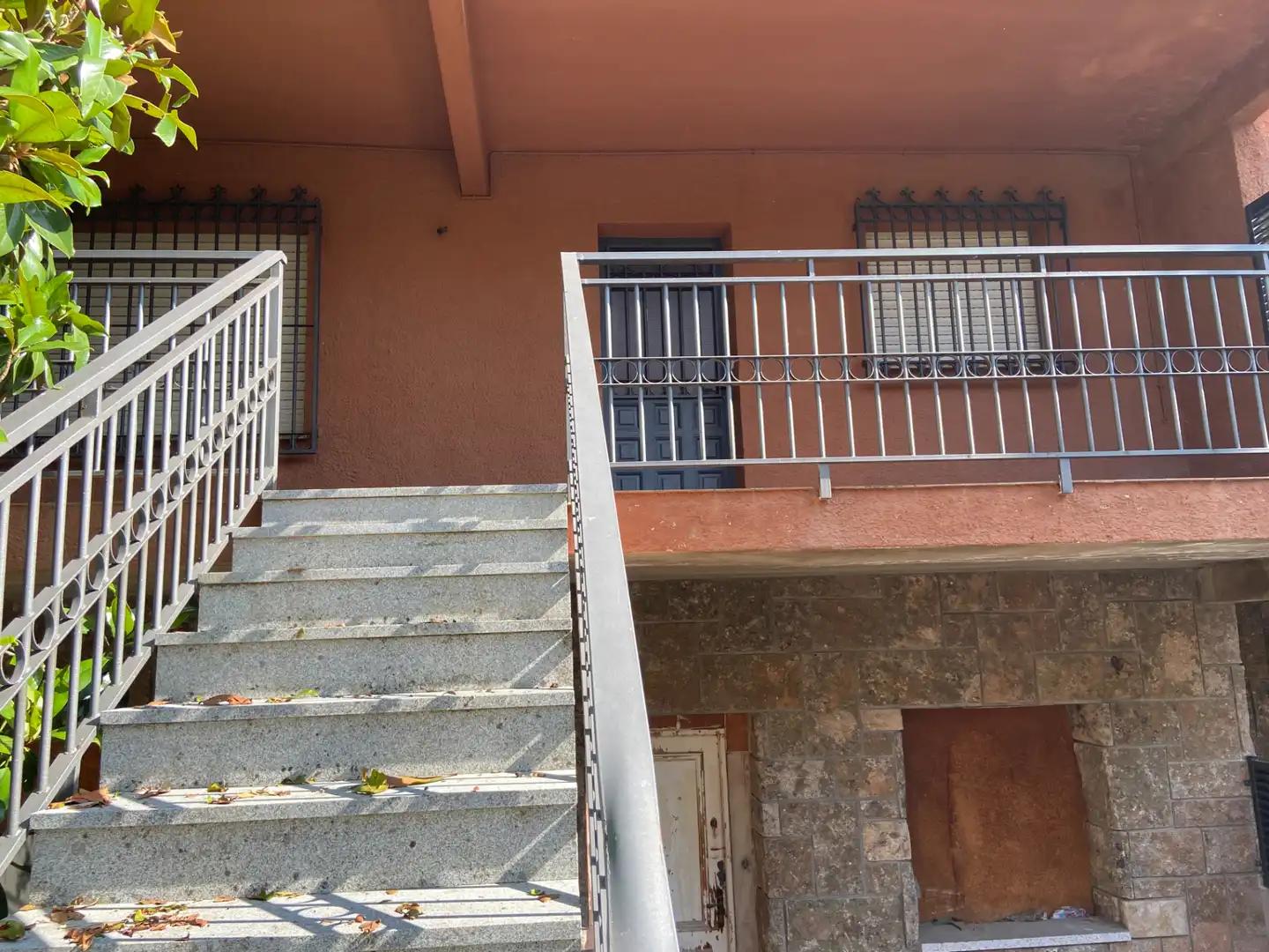 Vista exterior de Casa o xalet en venda en Moralzarzal amb Jardí privat i Terrassa
