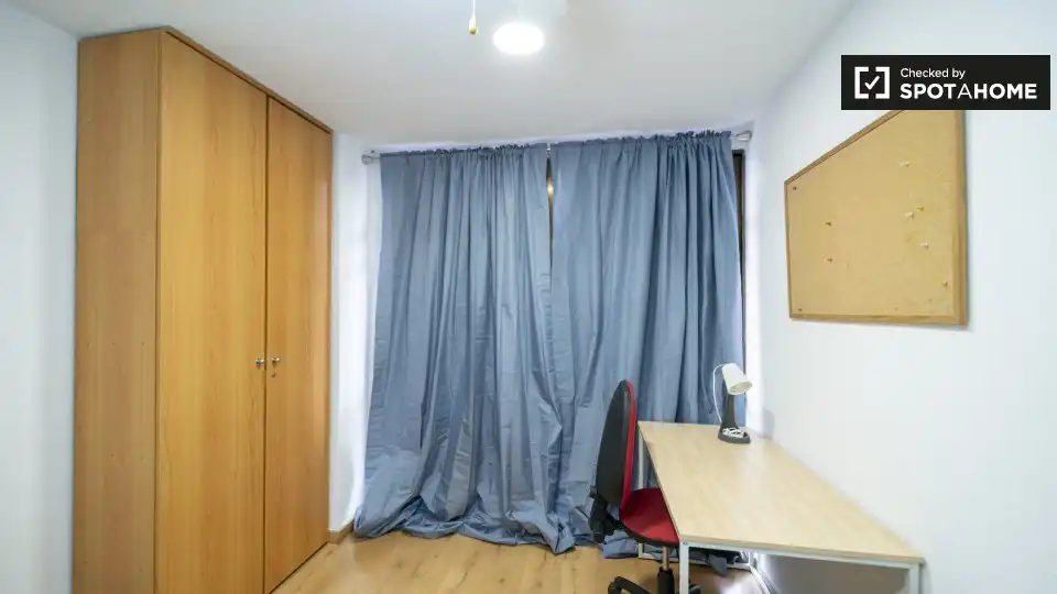 Habitación de Piso de alquiler en Valencia con Aire acondicionado, Calefacción y Amueblado