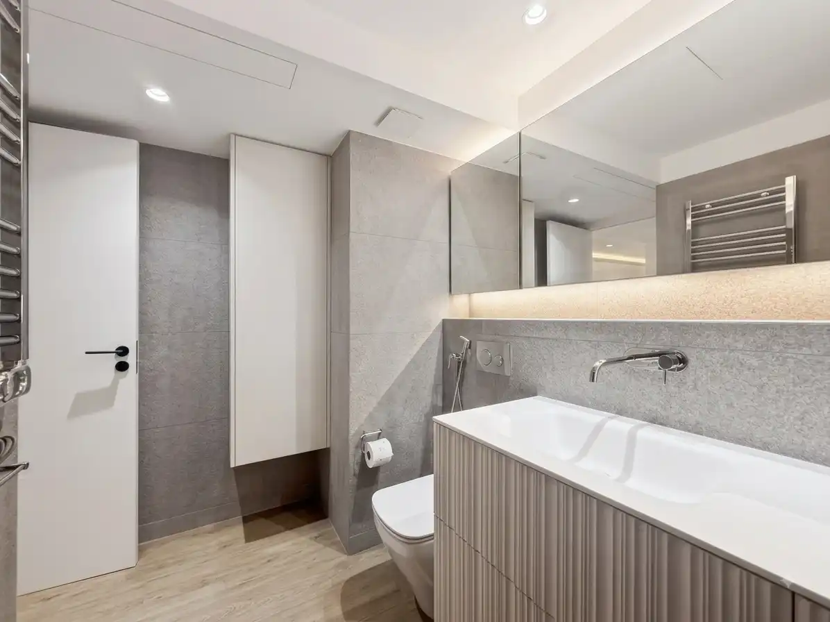 Badezimmer von Wohnung zum Verkauf in Barcelona mit Klimaanlage, Terrasse und Möbliert