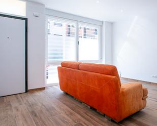 Sala d'estar de Apartament en venda en  Madrid Capital amb Aire condicionat