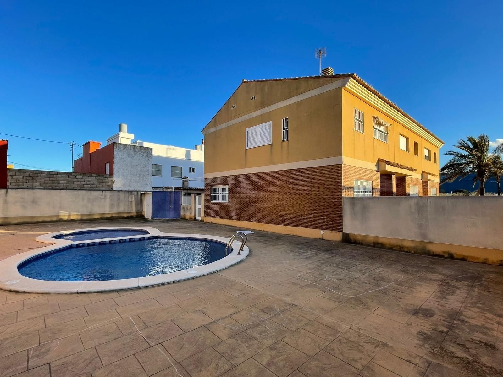 Piscina de Casa adosada de lloguer en Cullera amb Aire condicionat, Terrassa i Traster