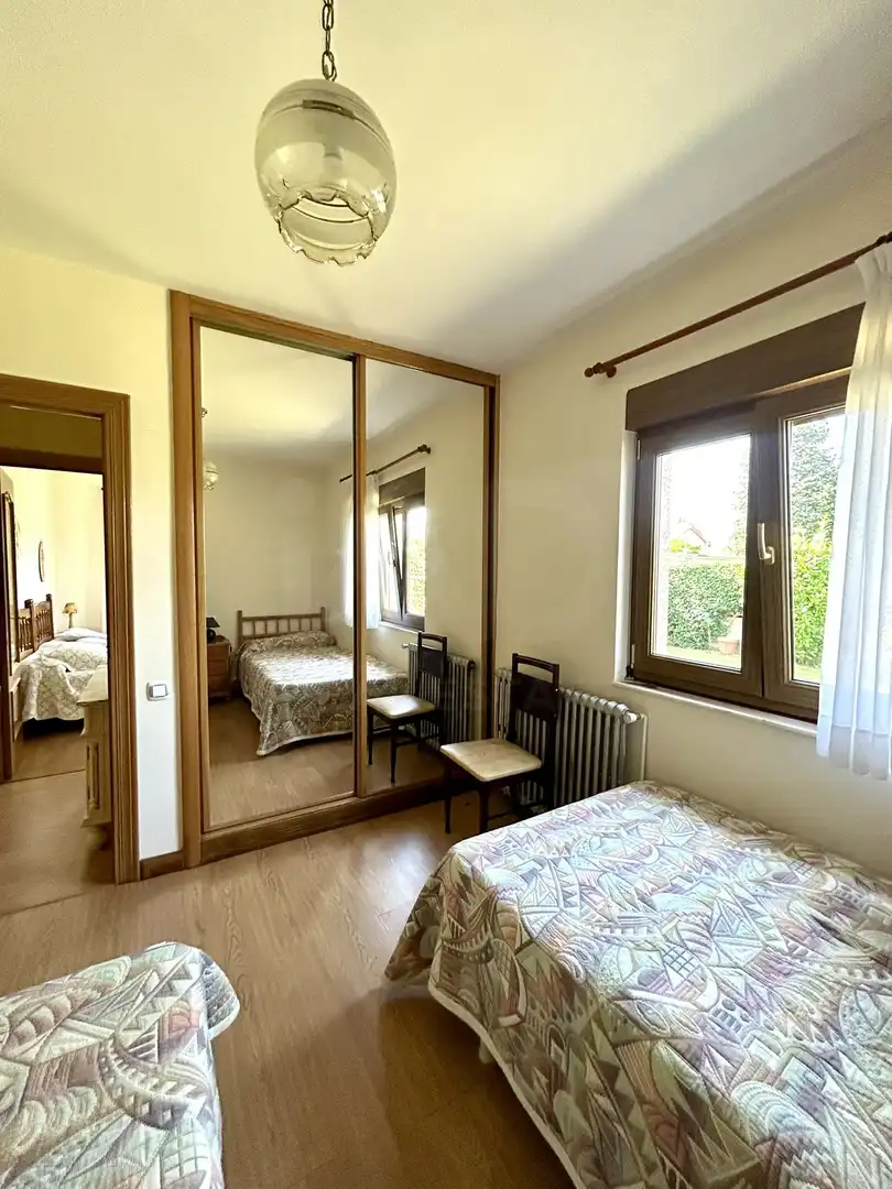 Habitación de Casa o chalet en venta en Villadangos del Páramo con Calefacción, Terraza y Piscina
