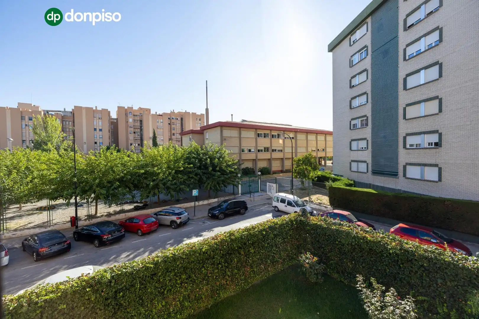 Vista exterior de Pis en venda en Granada amb Terrassa, Traster i Balcó