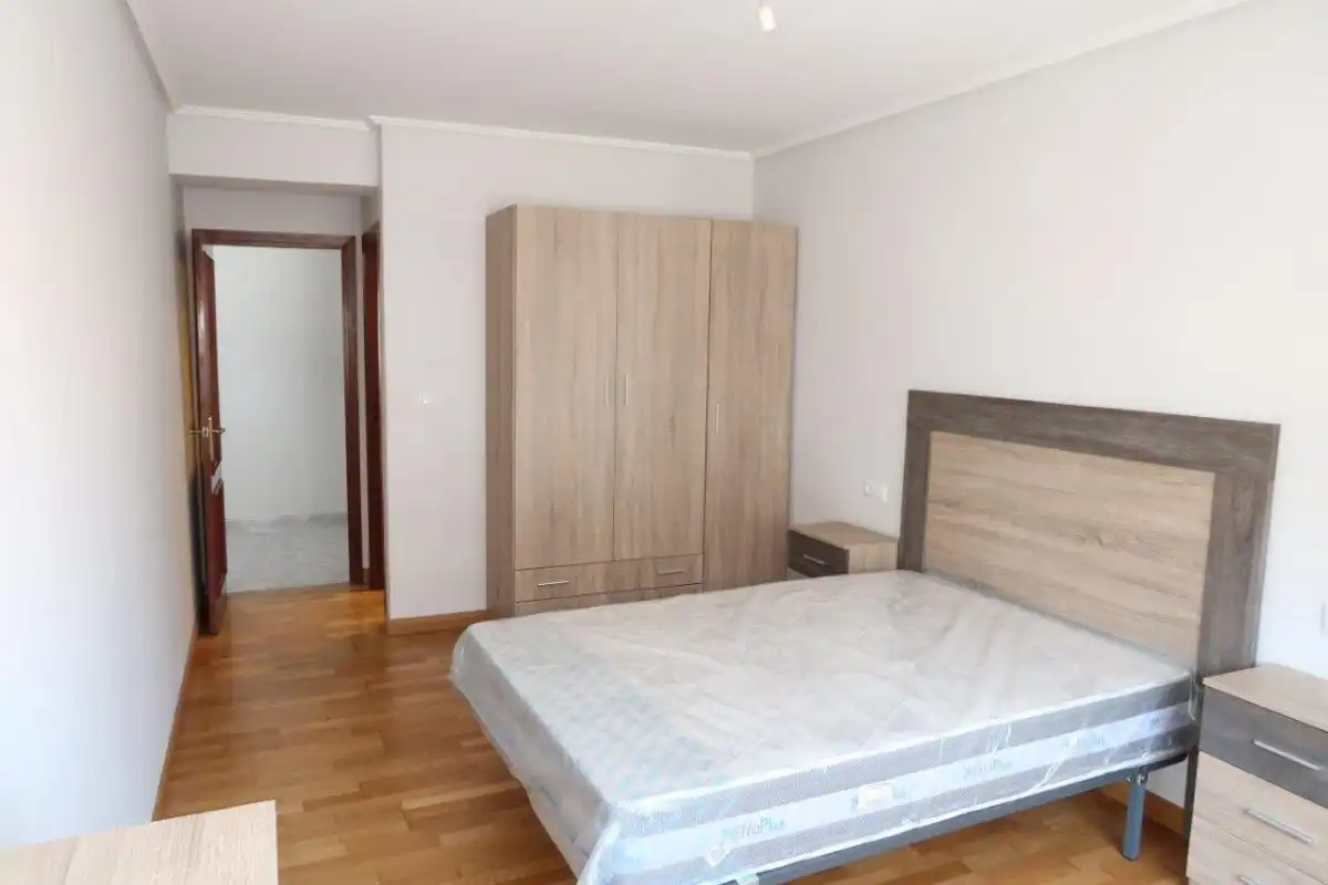 Schlafzimmer von Wohnung zur Miete in A Coruña Capital  mit Parkett