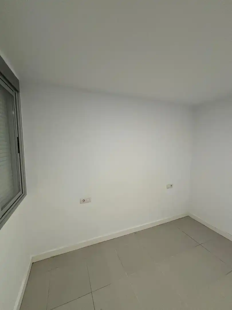 Flat for rent in Calle Heliodoro Rodríguez López, 26, La Salle - Cuatro Torres